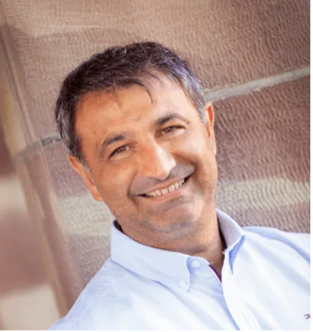 Rocco Vecchia, ingénieur de l'industrie automobile, aujourd'hui consultant et manager de transition, accompagné par Hervé Lambert